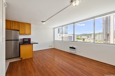 Spacious studio for sale with panoramic city and mountain views - photo 2