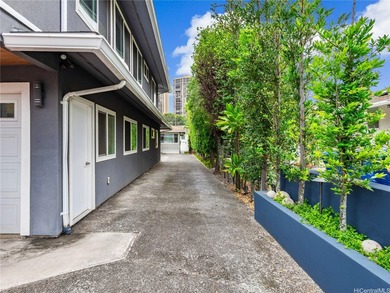 Two homes on one lot. Live in one, rent the other, and let the - photo 3
