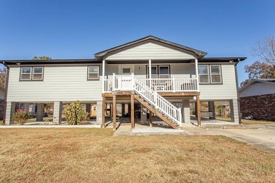 NO HOA's on this well maintained 3 bed 2 bath home with an open - photo 1