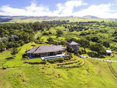 A truly rare offering in coveted Keokea. This exceptional - photo 1