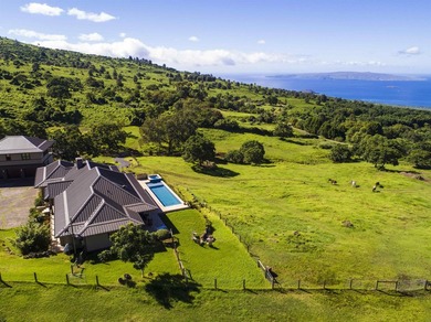 A truly rare offering in coveted Keokea. This exceptional - photo 3