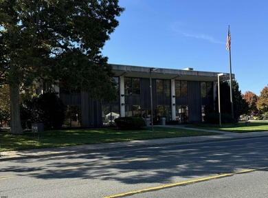 PRIME OFFICE BUILDING FOR SALE. Total building is approx. 15 - photo 1