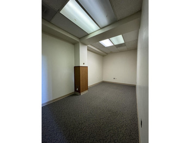 PRIME OFFICE BUILDING FOR SALE. Total building is approx. 15 - photo 6