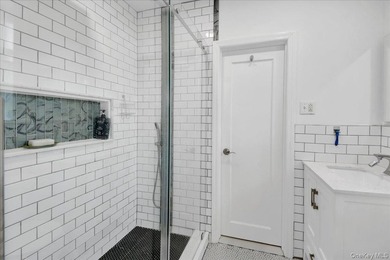 Beautiful Two-Bedroom Gem in the Heart of Pelham Manor! Located - photo 12