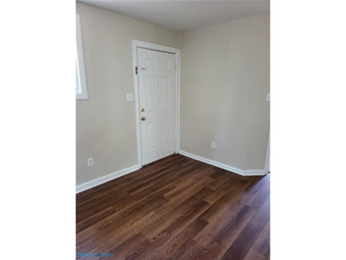 Yes, Move-in ready single family home under $200K! Cute 2 - photo 14