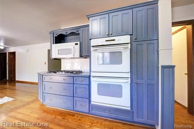 Welcome to 3125 Commerce Rd., in Milford Township! This - photo 17