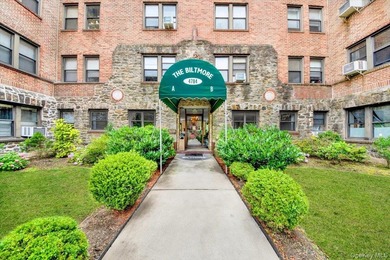 Beautiful Two-Bedroom Gem in the Heart of Pelham Manor! Located - photo 19