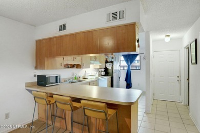 Take a look at this charming 2-bedroom, 2.5-bath townhouse - photo 3