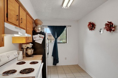 Take a look at this charming 2-bedroom, 2.5-bath townhouse - photo 5