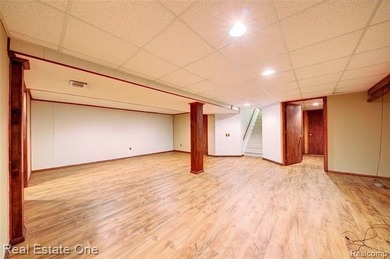 Welcome to 3125 Commerce Rd., in Milford Township! This - photo 45
