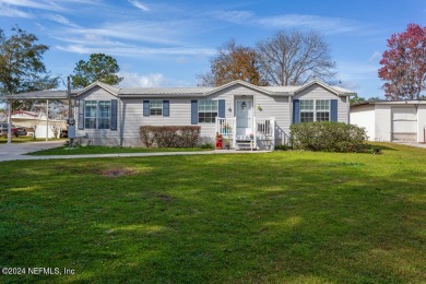Crescent Lake - Putnam County Home For Sale in Satsuma Florida