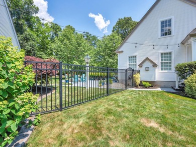 Killingworth CT - Stunning Colonial of 4072 sf. This 4 bedroom