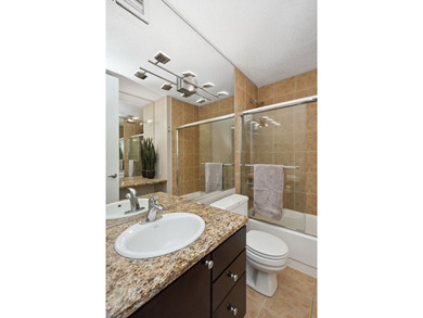 RARELY Available High Floor, SOUTH EAST Corner 2 Bedroom, 1 - photo 13