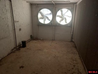 Great buy on a 2,000 sq ft home (3 bdrm/2 bath) fronting scenic