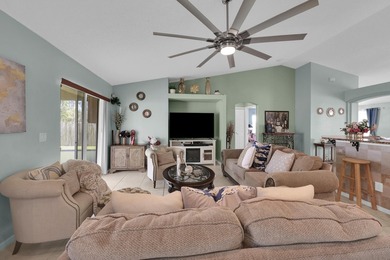 Spacious 3 bedroom, 2 bath CBS home offering just over 2,000 - photo 18