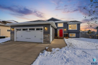 (private lake, pond, creek) Home Sale Pending in Sioux Falls South Dakota