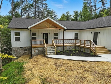 Douglas Lake Home For Sale in Dandridge Tennessee