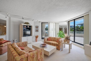 Light-filled & spacious is this luxurious OCEANFRONT 2-bedroom - photo 8