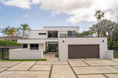 Exquisite modern estate located in the prestigious Village of - photo 1