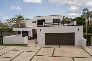 Exquisite modern estate located in the prestigious Village of - photo 2