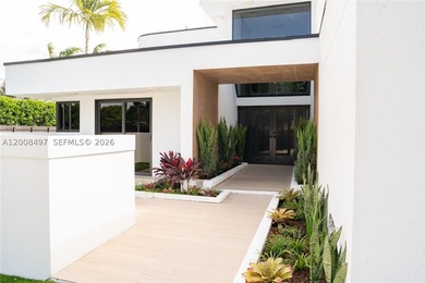 Exquisite modern estate located in the prestigious Village of - photo 4