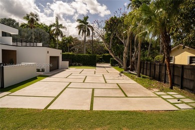 Exquisite modern estate located in the prestigious Village of - photo 8