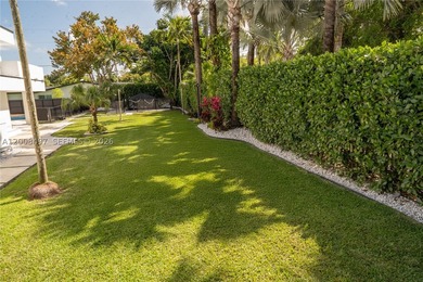 Exquisite modern estate located in the prestigious Village of - photo 9