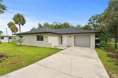 Caloosahatchee River Home For Sale in Fort Myers Florida