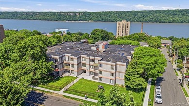 Welcome to this spacious 3-bedroom, 2-bathroom condo located on - photo 1