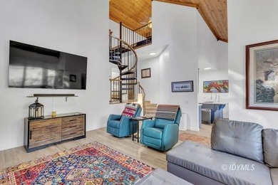 This lovely home is only 5 minutes away from the center of town - photo 15