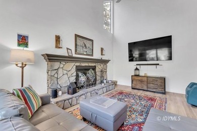 This lovely home is only 5 minutes away from the center of town - photo 16