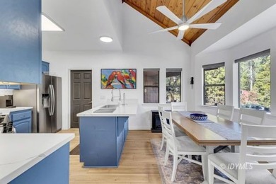 This lovely home is only 5 minutes away from the center of town - photo 17