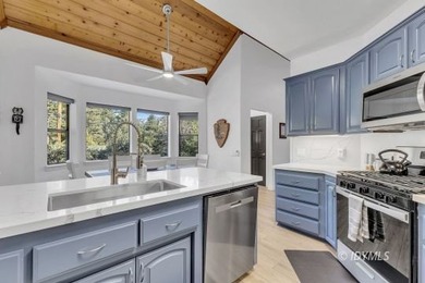This lovely home is only 5 minutes away from the center of town - photo 26