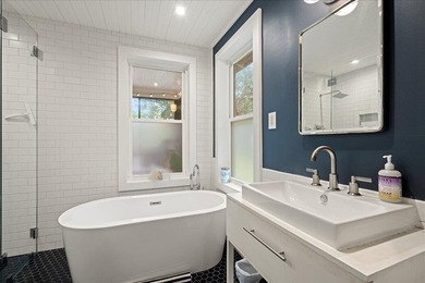 Welcome to this enchanting 2-bedroom, 2-bath cottage, perfectly - photo 28