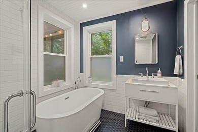 Welcome to this enchanting 2-bedroom, 2-bath cottage, perfectly - photo 29