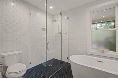 Welcome to this enchanting 2-bedroom, 2-bath cottage, perfectly - photo 30