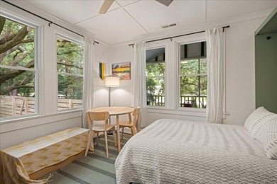 Welcome to this enchanting 2-bedroom, 2-bath cottage, perfectly - photo 32