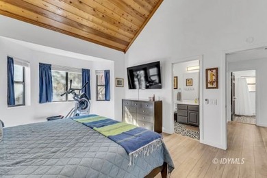 This lovely home is only 5 minutes away from the center of town - photo 33