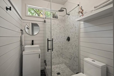 Welcome to this enchanting 2-bedroom, 2-bath cottage, perfectly - photo 36