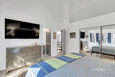 This lovely home is only 5 minutes away from the center of town - photo 36