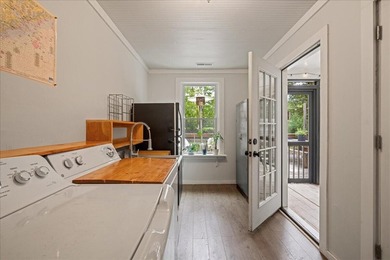 Welcome to this enchanting 2-bedroom, 2-bath cottage, perfectly - photo 37