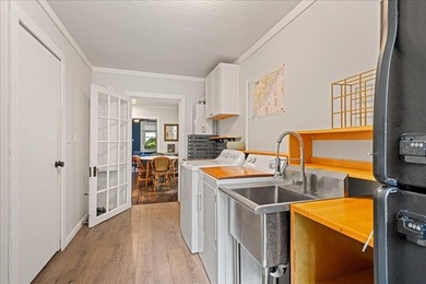 Welcome to this enchanting 2-bedroom, 2-bath cottage, perfectly - photo 38