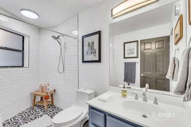 This lovely home is only 5 minutes away from the center of town - photo 38