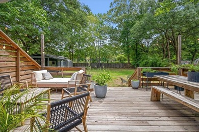 Welcome to this enchanting 2-bedroom, 2-bath cottage, perfectly - photo 44