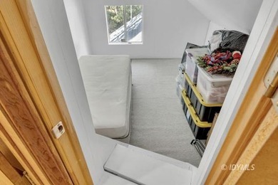 This lovely home is only 5 minutes away from the center of town - photo 46