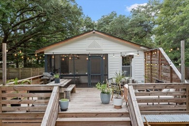 Welcome to this enchanting 2-bedroom, 2-bath cottage, perfectly - photo 47