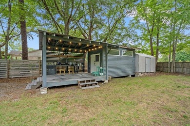 Welcome to this enchanting 2-bedroom, 2-bath cottage, perfectly - photo 49