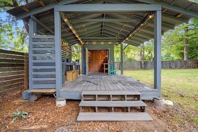 Welcome to this enchanting 2-bedroom, 2-bath cottage, perfectly - photo 50