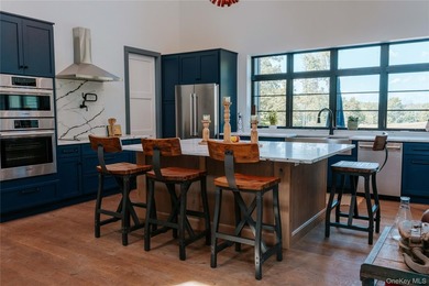 Presenting a freshly constructed modern farmhouse masterpiece - photo 9