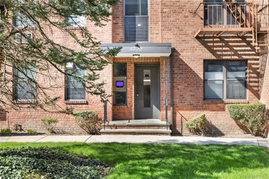 Welcome to this bright and spacious 2 bedroom unit in the - photo 1